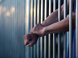 تأثیر سطح اقتصاد خانواده بر گرایش به مواد مخدر در بین زندانیان